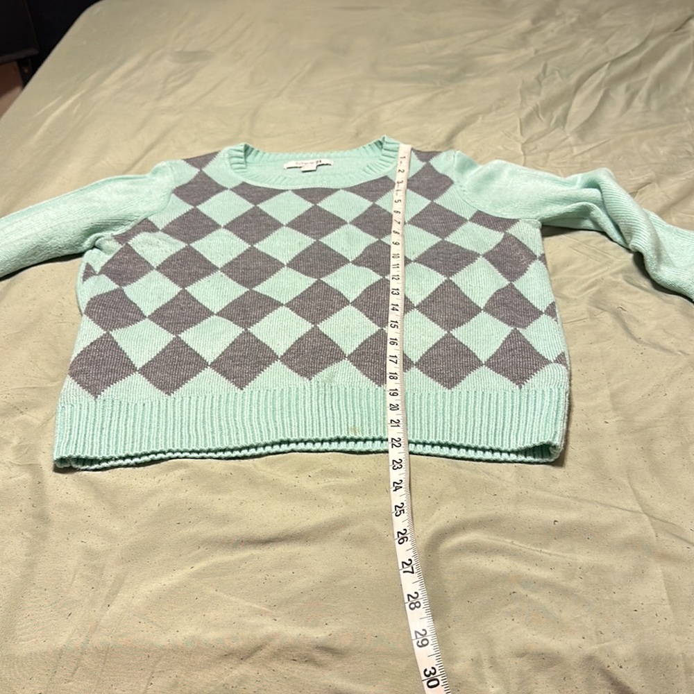 Sweater - Picture 3 of 4